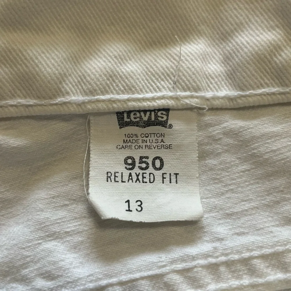 90s Levi’s 950 Relaxed Fit Baggy Shorts USA Cotton White Denim